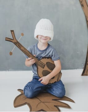 Niños disfrutando de actividades educativas y divertidas