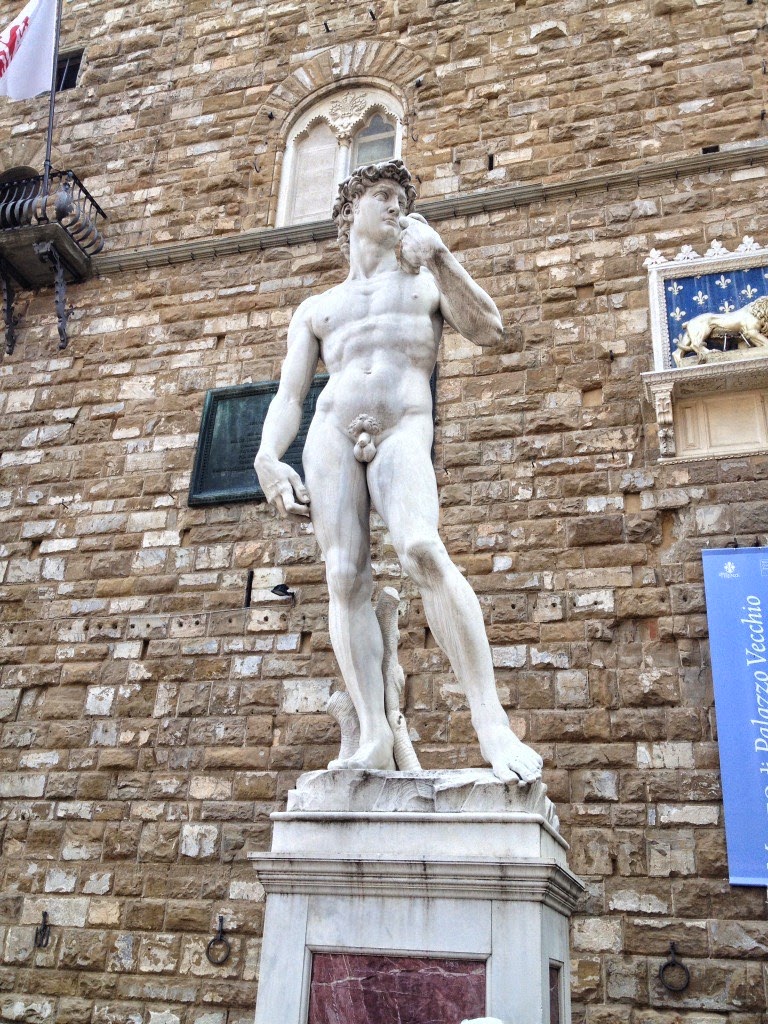 Estatua del David, réplica de la obra de Miguel Ángel, en la entrada del Palazzo Vecchio en Florencia